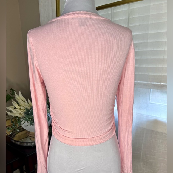 Forever 21 Cropped Light Pink Long Sleeve & Ruched Sides for the extra finch SzS - Picture 4 of 7